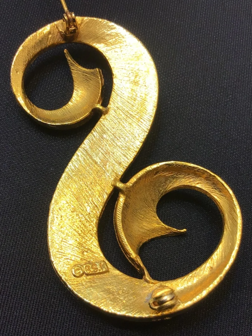 Vintage Large Textured Swirl S Brooch Pin Gold-tone metal B.S.K.
